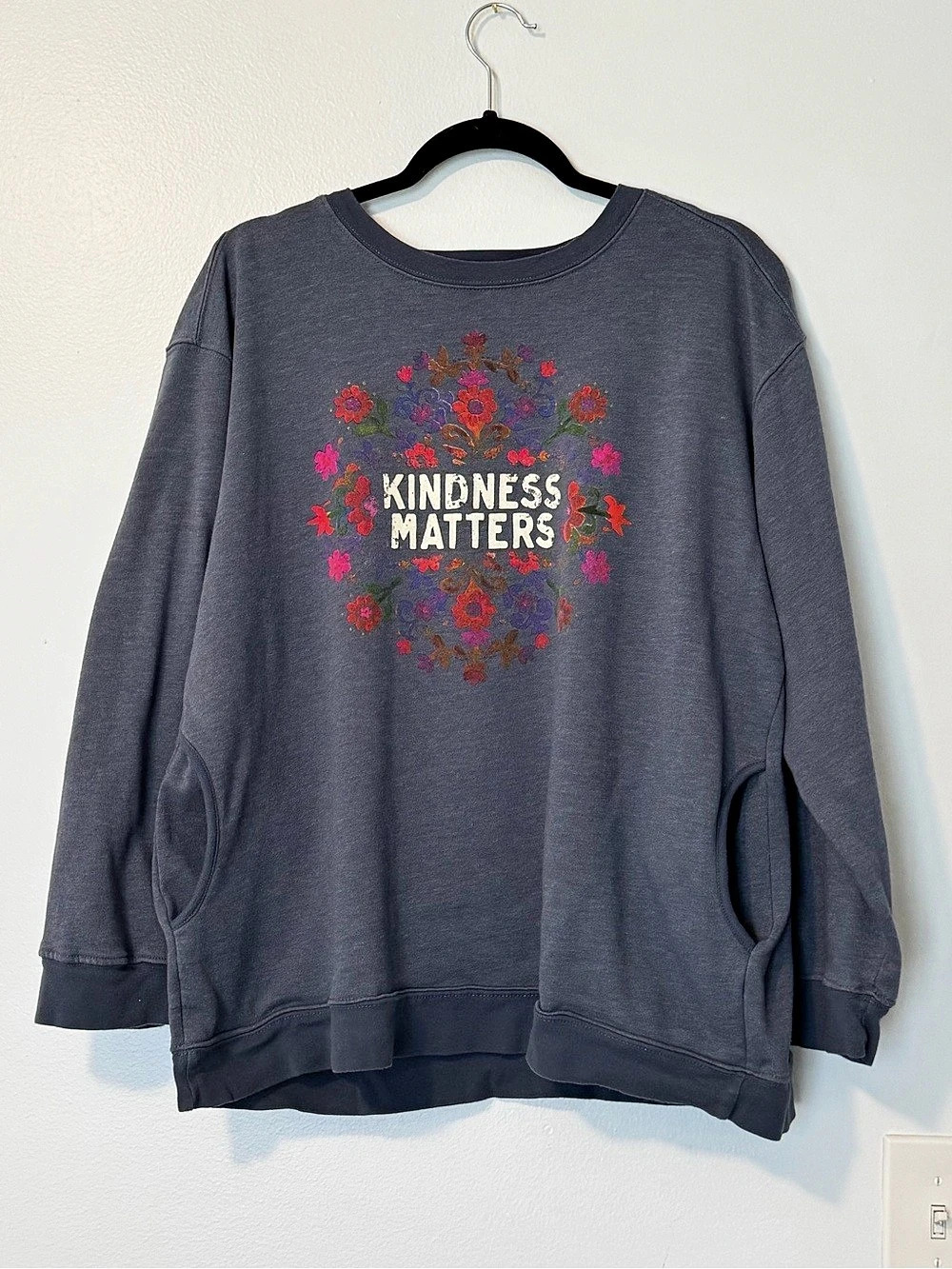 Natural Life Comfy Pocket Sweatshirt -Kindness Matters Floral Graphic Size Large